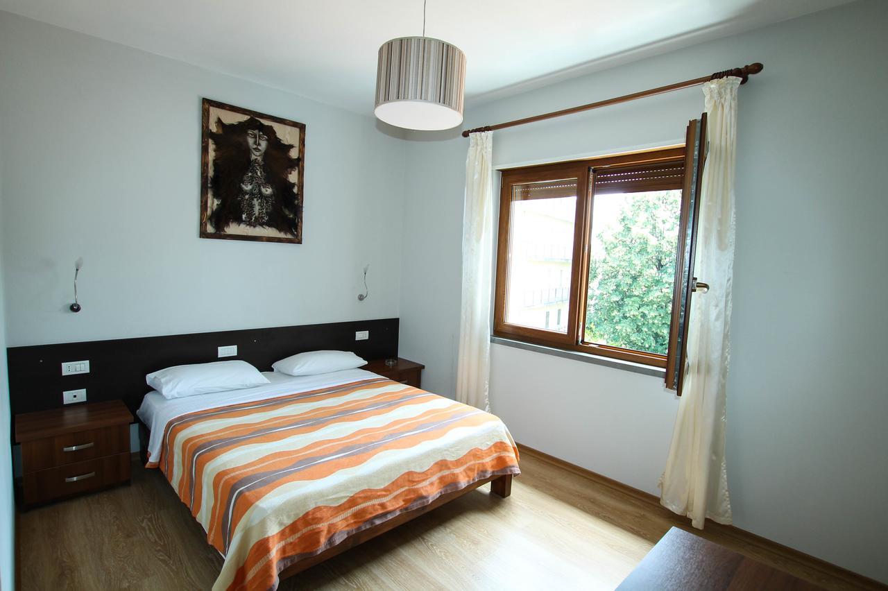 Hotel Eposi Шкодер Экстерьер фото