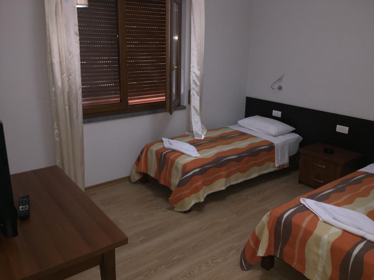 Hotel Eposi Шкодер Экстерьер фото